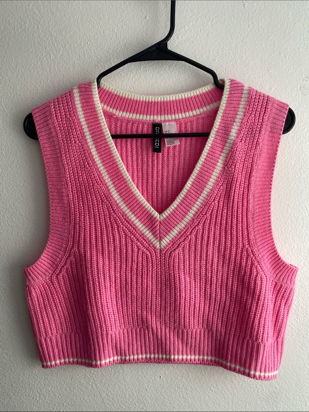 H&M Hot Pink Ribbed V-Neck Cropped Sweater Vest Tank with Cream Trim